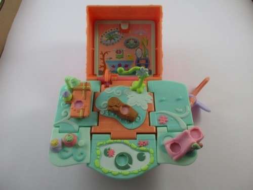NO.31 - HASBRO LITTLEST PET SHOP - THE CUTEST TRAVEL CARRY FOLDING HOUSE/PLAYGROUND WITH 3 MINI PETS