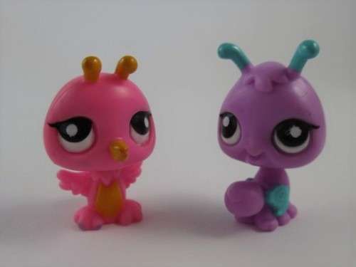 NO.33 - HASBRO LITTLEST PET SHOP - TWO SWEET LPS FIGURES ON A SEE SAW