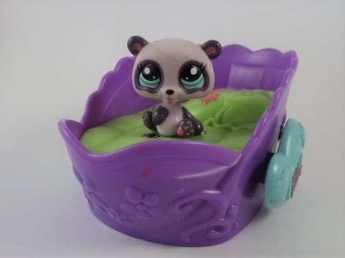 NO.5 - HASBRO LITTLEST PET SHOP - CUTE LPS BED PLUS POLAR BEAR FIGURE