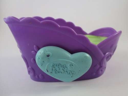 NO.5 - HASBRO LITTLEST PET SHOP - CUTE LPS BED PLUS POLAR BEAR FIGURE