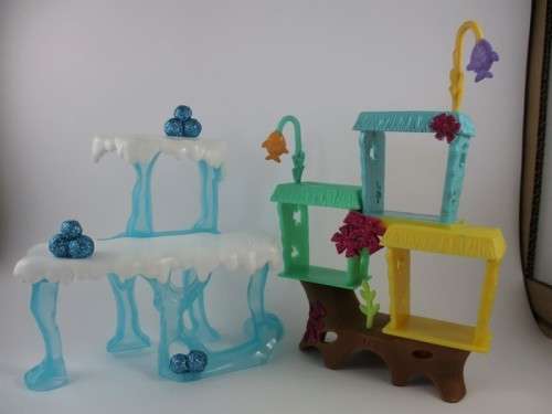 NO.34 - HASBRO LITTLEST PET SHOP - TWO DISPLAY STANDS FOR YOUR LPS FIGURES