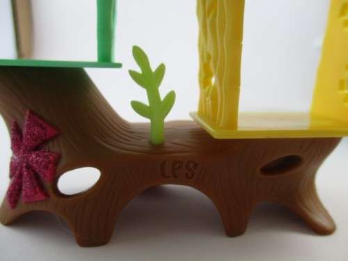 NO.34 - HASBRO LITTLEST PET SHOP - TWO DISPLAY STANDS FOR YOUR LPS FIGURES