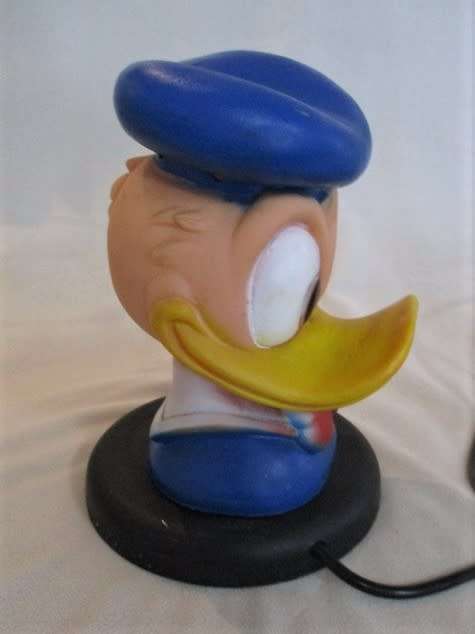 QUIRKY VINTAGE 1984 DONALD DUCK LAMP (MADE BY ILLUMINA) PERFECT WORKING CONDITION WITH ORIGINAL BOX