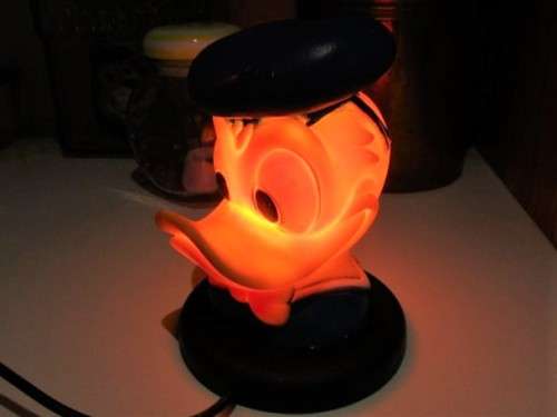 QUIRKY VINTAGE 1984 DONALD DUCK LAMP (MADE BY ILLUMINA) PERFECT WORKING CONDITION WITH ORIGINAL BOX
