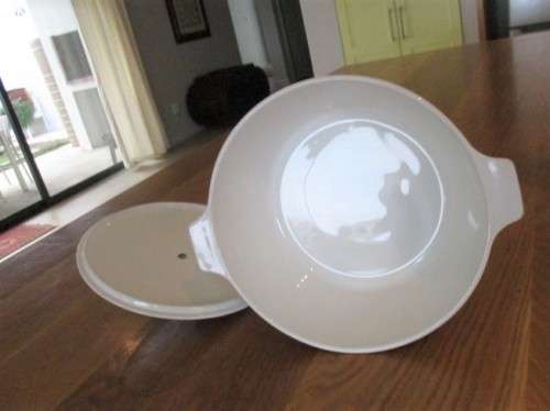 FOR ISMAIL ONLY - VINTAGE 1968 LARGE CLASSIC BLACK AND WHITE 2 1/2 QUART CORNING WARE BUFFET SERVER!