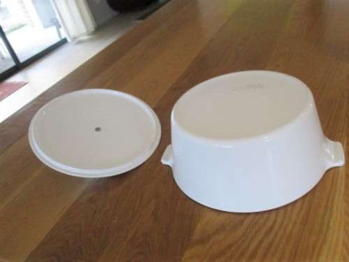 FOR ISMAIL ONLY - VINTAGE 1968 LARGE CLASSIC BLACK AND WHITE 2 1/2 QUART CORNING WARE BUFFET SERVER!
