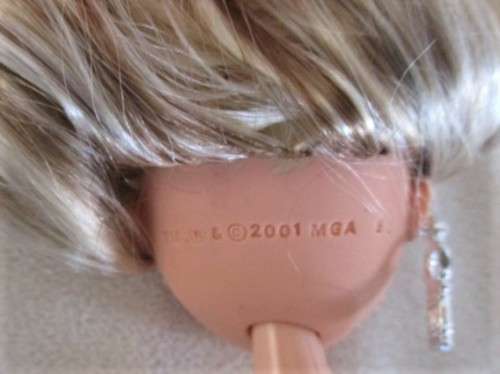 2001 MGA BRATZ DOLL CLOE WITH LOVELY HIGHLIGHTS IN HER HAIR AND ORIGINAL EARRINGS