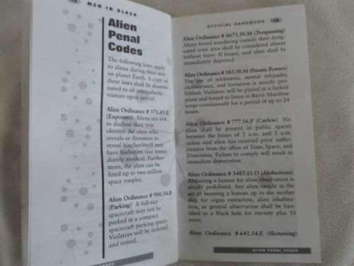 MEN IN BLACK - OFFICIAL AGENTS` HANDBOOK (SOFT COVER)