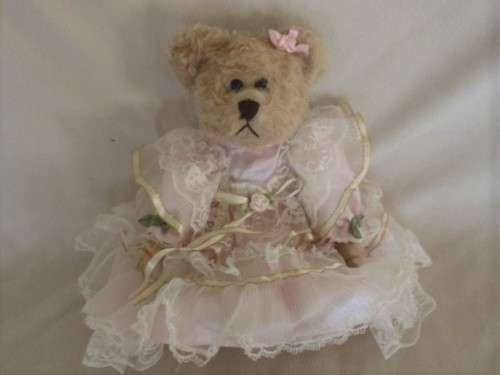 DAISY - THE VINTAGE PICKFORD BRASS BUTTON BEAR WITH PURPOSEFUL 'ANTIQUE BEAR' LOOK