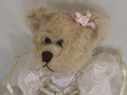 DAISY - THE VINTAGE PICKFORD BRASS BUTTON BEAR WITH PURPOSEFUL 'ANTIQUE BEAR' LOOK