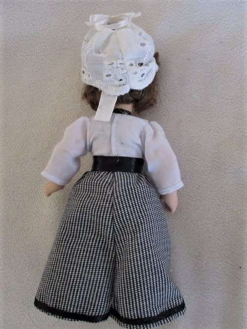 NO.L - SMALL ALL-PORCELAIN, FULLY JOINTED PORCELAIN DOLL T0 ADD TO YOUR SMALL DOLL COLLECTION