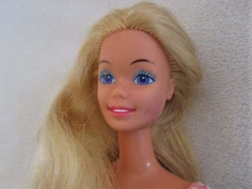 VINTAGE MATTEL BARBIE DOLL WITH VERY LONG HAIR - MADE IN TAIWAN - CIRCA 1970 - 1987 - NOT PERFECT