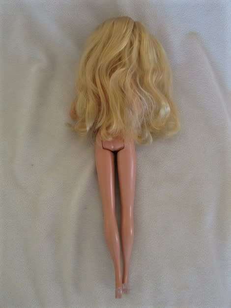 VINTAGE MATTEL BARBIE DOLL WITH VERY LONG HAIR - MADE IN TAIWAN - CIRCA 1970 - 1987 - NOT PERFECT
