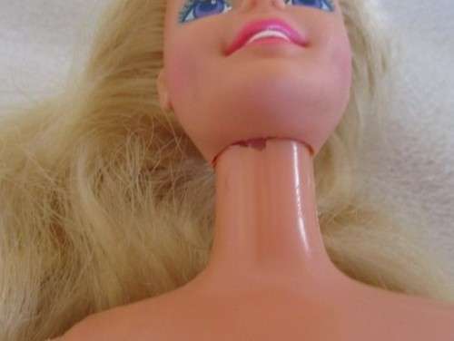 VINTAGE MATTEL BARBIE DOLL WITH VERY LONG HAIR - MADE IN TAIWAN - CIRCA 1970 - 1987 - NOT PERFECT