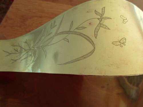 A BEAUTIFUL LARGE CHINESE BRASS VASE ENGRAVED WITH BIRDS, BUTTERFLIES AND CHERRY BLOSSOMS