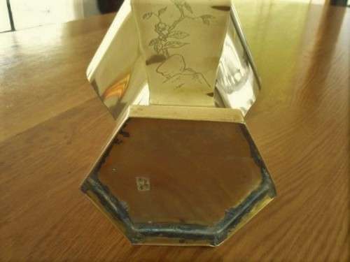 A BEAUTIFUL LARGE CHINESE BRASS VASE ENGRAVED WITH BIRDS, BUTTERFLIES AND CHERRY BLOSSOMS