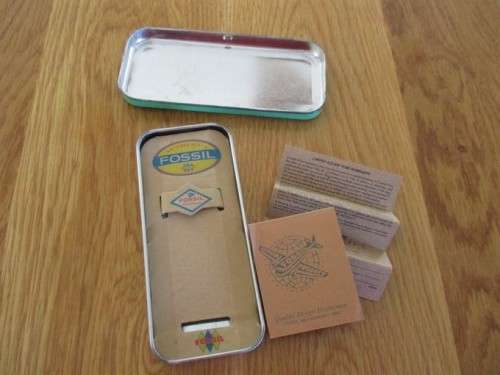 A COLLECTABLE 1991 FOSSIL WATCH TIN