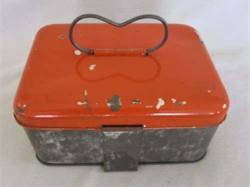A VINTAGE 1930's? PICNIC SET CONTAINING TIN FLASK AND BOX AND OLD GLASS BOTTLES WITH PONTIL MARKS