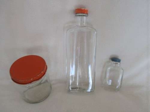 A VINTAGE 1930's? PICNIC SET CONTAINING TIN FLASK AND BOX AND OLD GLASS BOTTLES WITH PONTIL MARKS