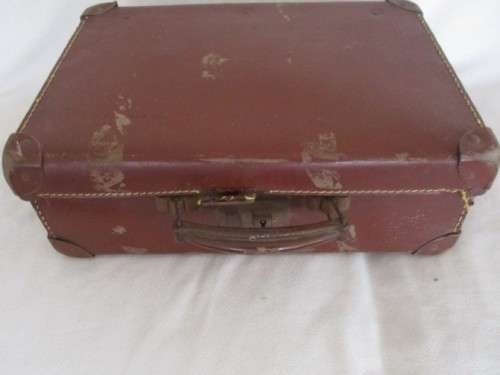 A VINTAGE 1930's? PICNIC SET CONTAINING TIN FLASK AND BOX AND OLD GLASS BOTTLES WITH PONTIL MARKS