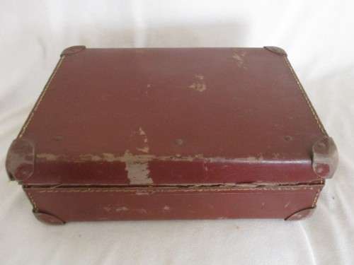 A VINTAGE 1930's? PICNIC SET CONTAINING TIN FLASK AND BOX AND OLD GLASS BOTTLES WITH PONTIL MARKS
