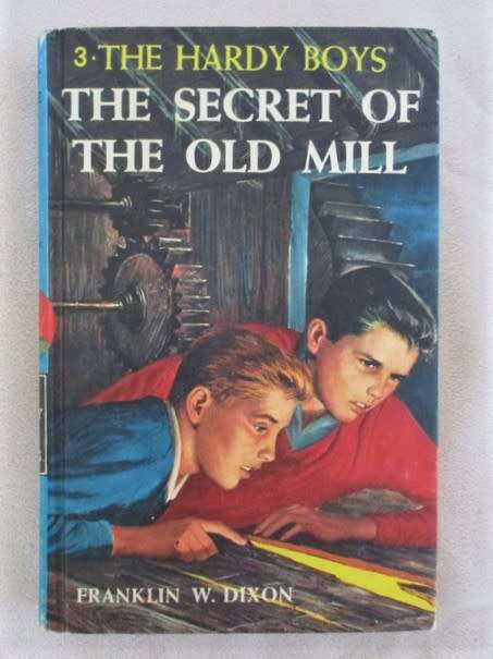 1980 HARD COVER -  THE HARDY BOYS SERIES - THE SECRET OF THE OLD MILL