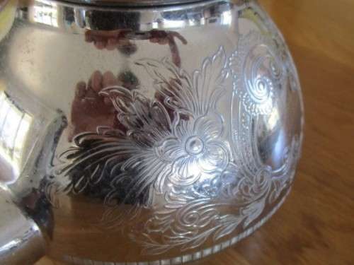 A PRETTY VINTAGE 1950's SWAN, ENGLAND CHROMALIN TEAPOT