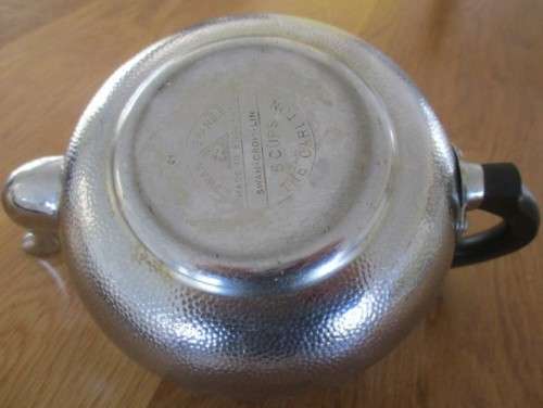 A PRETTY VINTAGE 1950's SWAN, ENGLAND CHROMALIN TEAPOT