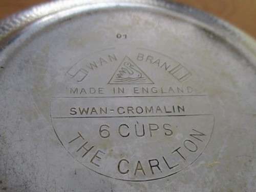 A PRETTY VINTAGE 1950's SWAN, ENGLAND CHROMALIN TEAPOT