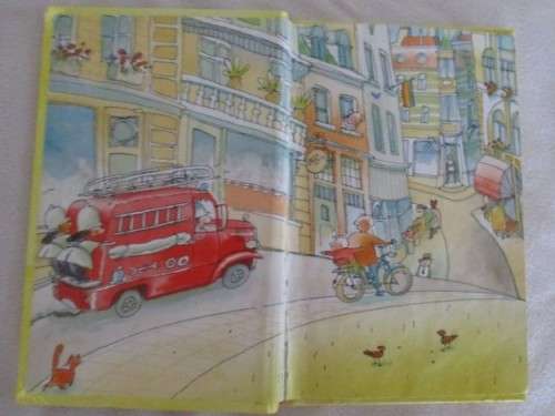 LADYBIRD LITTLE SERIES - FORGETFUL LITTLE FIREMAN
