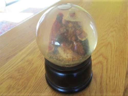 CHRISTMAS IS COMING - A LARGE VINTAGE MUSICAL GLASS SNOW GLOBE - NATIVITY SCENE PLAYING SILENT NIGHT