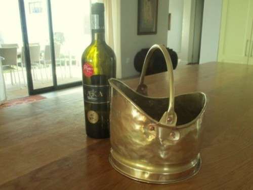 A LOVELY VINTAGE HAND BEATEN COAL SCUTTLE