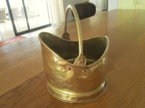 A LOVELY VINTAGE HAND BEATEN COAL SCUTTLE