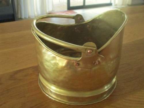A LOVELY VINTAGE HAND BEATEN COAL SCUTTLE
