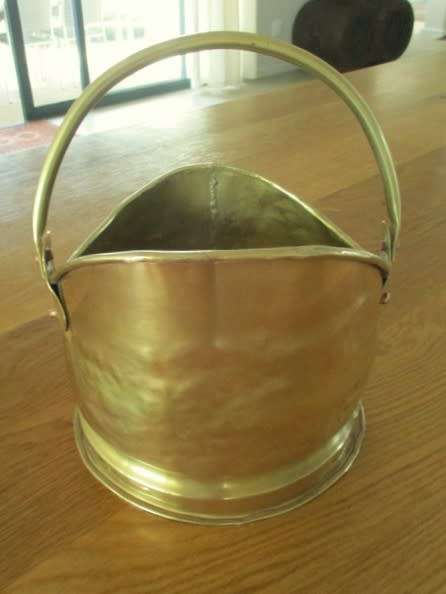 A LOVELY VINTAGE HAND BEATEN COAL SCUTTLE