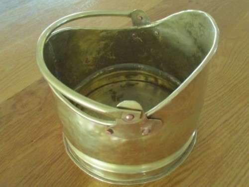 A LOVELY VINTAGE HAND BEATEN COAL SCUTTLE