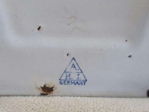 ANTIQUE 1890's/1900's GERMAN ENAMELWARE WALL-HANGING SALT 'BOX' - GREAT FOR KITCHEN HERBS!