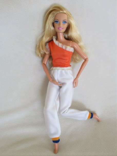 STUNNING MATTEL BARBIE DOLL WITH ARTICULATED (& PIVOTAL) KNEES, WRISTS AND ELBOWS
