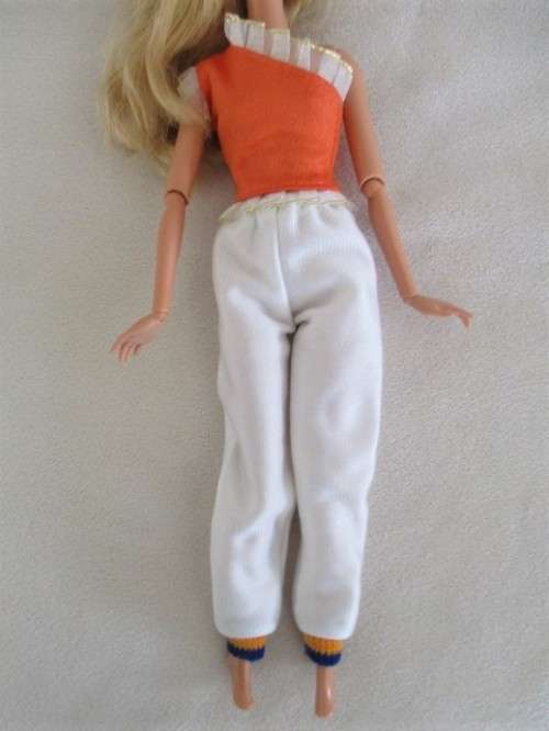 STUNNING MATTEL BARBIE DOLL WITH ARTICULATED (& PIVOTAL) KNEES, WRISTS AND ELBOWS