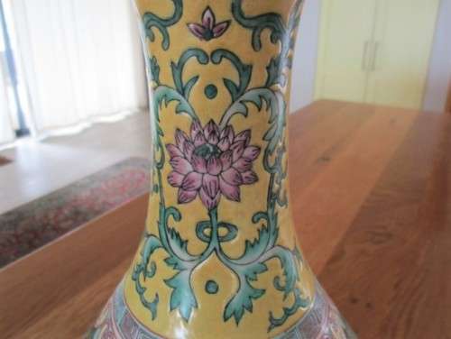 VINTAGE FAMILLE JAUNE CHINESE PORCELAIN LAMP STAND (LIGHT FITTING NEEDS TO BE REPLACED)