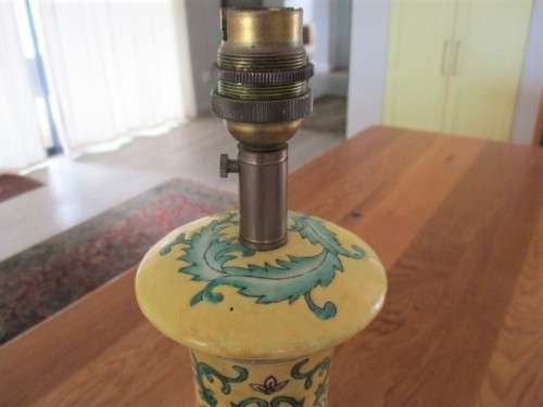 VINTAGE FAMILLE JAUNE CHINESE PORCELAIN LAMP STAND (LIGHT FITTING NEEDS TO BE REPLACED)