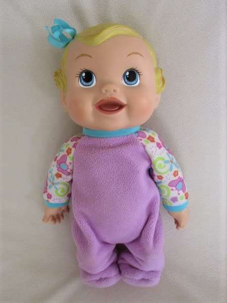 ADORABLE 2009 HASBRO BABY ALIVE DOLL - BOUNCES AND GIGGLES