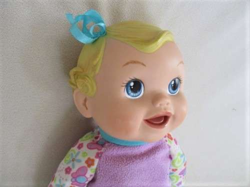 ADORABLE 2009 HASBRO BABY ALIVE DOLL - BOUNCES AND GIGGLES