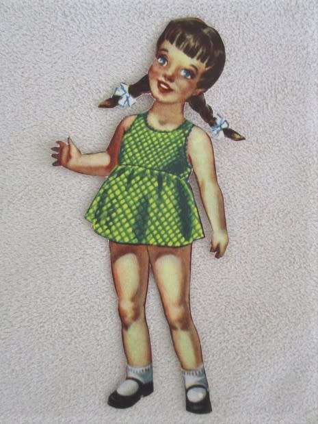 VINTAGE 1950's MOTHER AND DAUGHTER PAPER DOLLS WITH SOME MATCHING OUTFITS