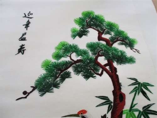 EXQUISITE ORIGINAL MOUNTED CHINESE EMBROIDERY ON SILK TO FRAME - SIGNED