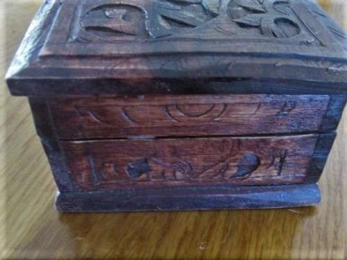 A VINTAGE INTRICATELY CARVED WOODEN BOX
