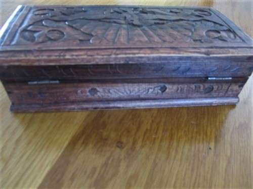 A VINTAGE INTRICATELY CARVED WOODEN BOX