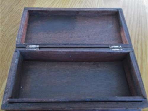 A VINTAGE INTRICATELY CARVED WOODEN BOX