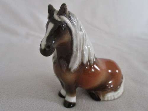 A PRETTY SMALL HORSE ORNAMENT