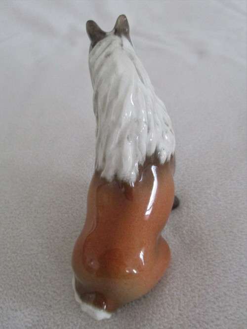 A PRETTY SMALL HORSE ORNAMENT